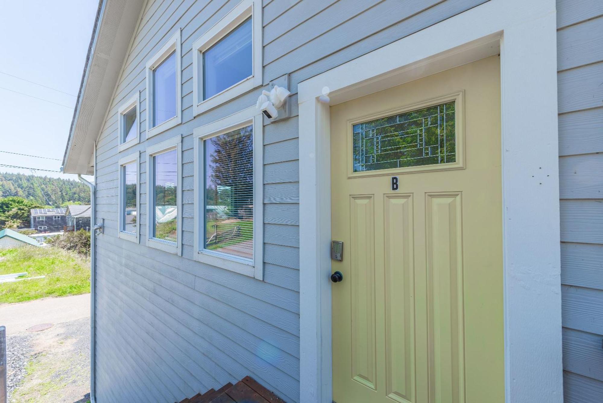 #stayinmydistrict Oceanview Loft * Port Orford