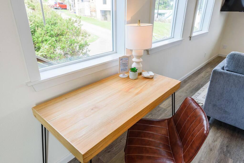 #stayinmydistrict Oceanview Loft * Port Orford