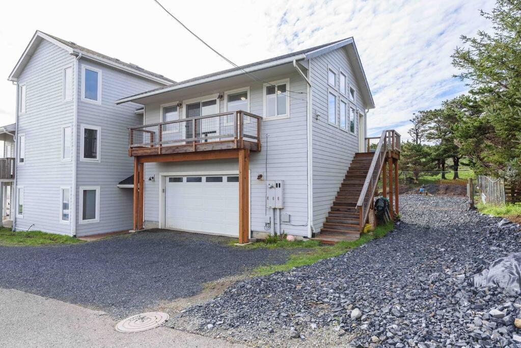 #stayinmydistrict Oceanview Loft * Port Orford
